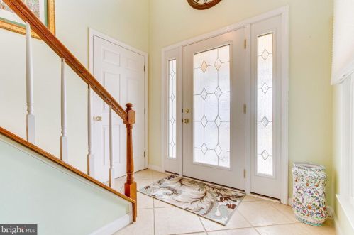 6322 Springs Cir, Clifton, VA 20124-2461