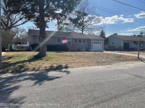 18 Fairwood Dr, Berkeley Township, NJ 08721-1020