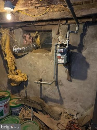 129 63rd St, Philadelphia PA 19142-2303 exterior