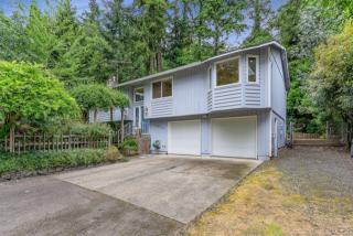 14510 Wagner Ln, Portland, OR 97267-1032