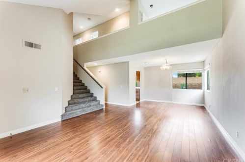 5277 Winterberry Ave, Simi Valley, CA 93063-6519