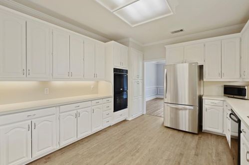 2221 Lorraine Dr, Carrollton TX 75006-4322 exterior