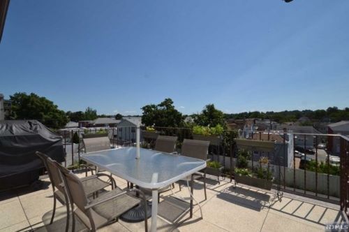 122 Farnham Ave, Outwater, NJ 07026-1341