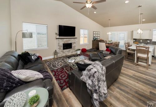 725 Iliff Dr, Pueblo, CO 81007-6594