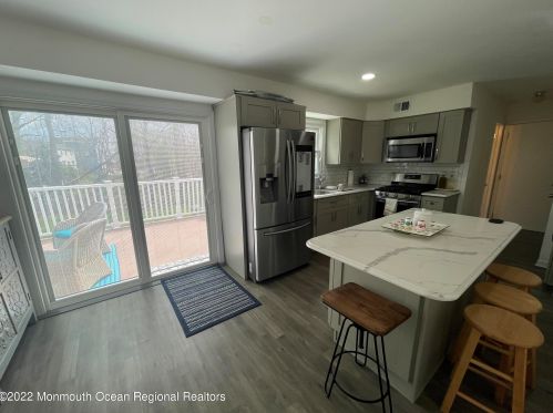 95 Oak Hill Rd, Middletown NJ 07748 exterior