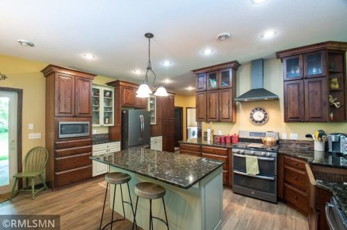 25484 Pleasant Rd, Saint Cloud, MN 56301-9708
