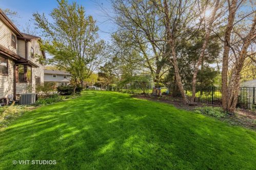 1332 Clyde Dr, Naperville, IL 60565-1230
