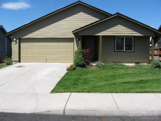 2821 Peridot Ave, Eagle Crest, OR 97756-7774