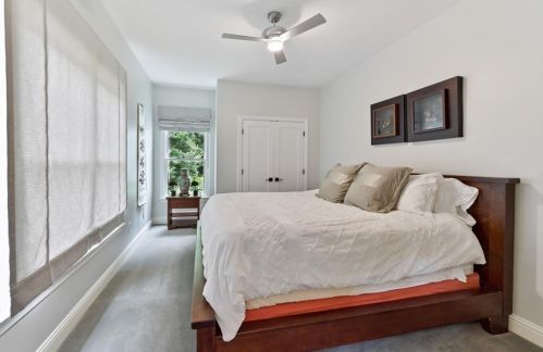 800 Lake Summit Dr, Atlanta GA  30342-1975 exterior