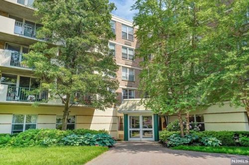 200 Grand Cove Way, Edgewater NJ  07020-7214 exterior