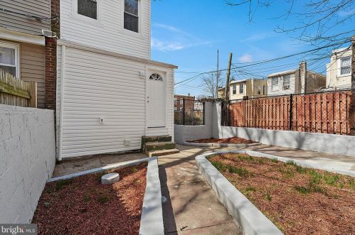 609 61 St, Philadelphia PA 19142-3402 exterior