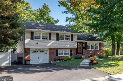 1213 Oakwood Rd, Tavistock NJ exterior