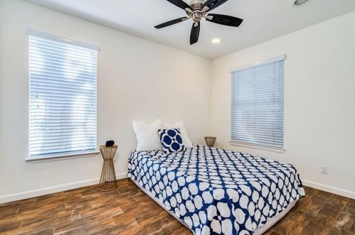 2425 Euclid Ave, Austin TX  78704-5419 exterior