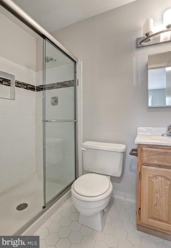 5601 Castlebury Ct, Springfield VA  22015-1883 exterior