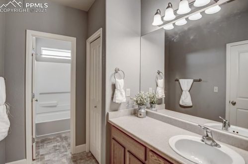 1102 Ptarmigan Dr, Woodland Park CO 80863-8004 exterior