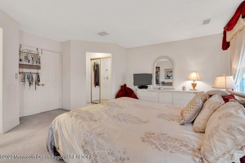 178 Old Orch Ln, Tinton Falls NJ 07712-2570 exterior