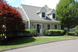 1 Bunker Hill Cir, Huntington, CT 06484-6407
