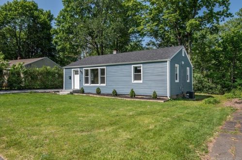 17 Spencer Dr, Middletown CT  06457-3537 exterior
