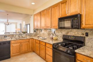 927 Mouton Cir, Palo Alto, CA 94303-2546