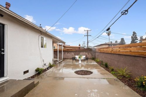 11609 Atkinson Ave, Hawthorne CA  90250-1827 exterior