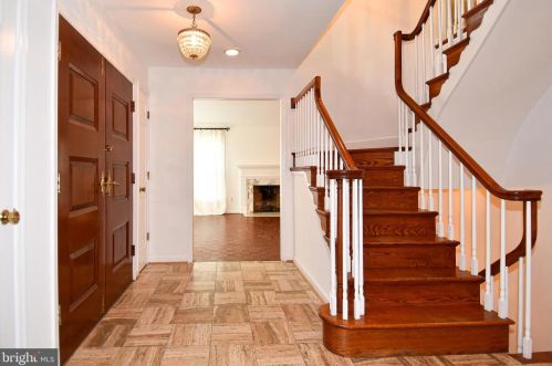 4033 41st St, Arlington VA  22207-4648 exterior
