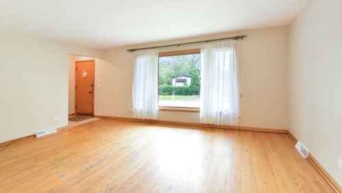 2252 Webster Ln, Des Plaines, IL 60018-2727