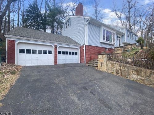 38 Skyline Dr, Morristown, NJ 07960-5145