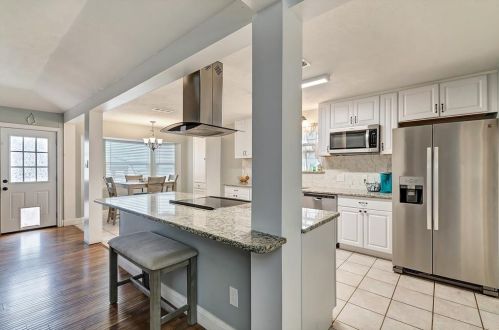 1605 Bedford Oaks Dr, Bedford, TX 76021-3408