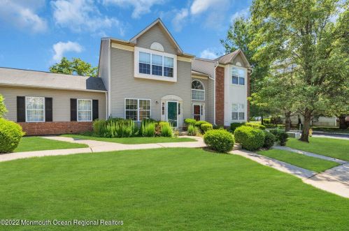 103 Cranbrook Ct, Holmdel Village, NJ 07733-2756
