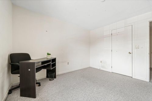 407 Elmwood Dr, Hudson NH  03051-3242 exterior