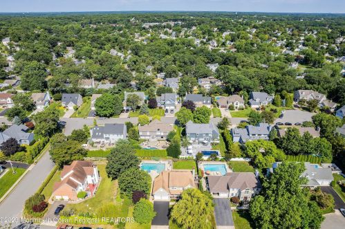 3 Sequoia Ct, Brielle, NJ 08730-1524