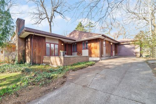 152 Juliet Ct, Willowbrook IL  60514-1226 exterior
