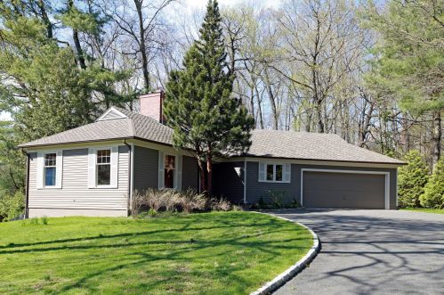 35 Meadow Wood Dr, Greenwich CT  06830-7023 exterior
