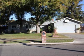 526 Browning Ave, Fresno, CA 93704-1802