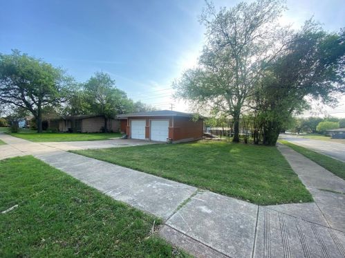 3720 Slade Blvd, Fort Worth TX  76116-6947 exterior