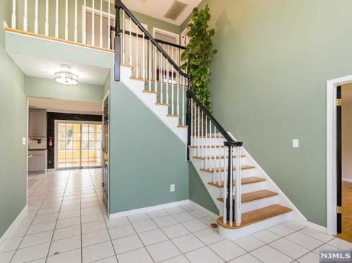 15 Bethany Cir, Closter, NJ 07624-1665