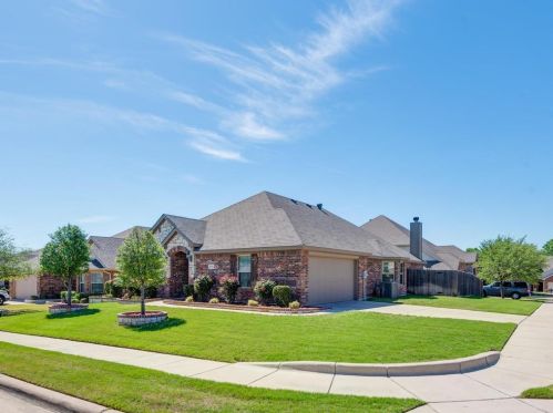 8717 Vista Royale Dr, Fort Worth, TX 76108-7946