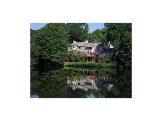 15 Basswood Cir, Atlanta GA  30328-4514 exterior