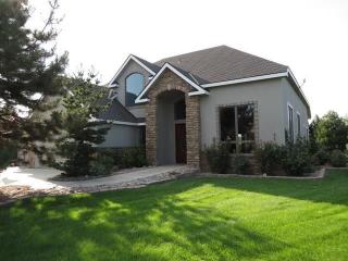 28108 Country Meadows Ln, Kennewick, WA 99338-7380