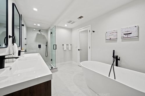 3701 Royal Woods Dr, Van Nuys CA  91403-4217 exterior
