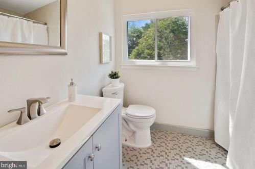 11413 Fairoak Dr, Silver Spring MD 20902-3137 exterior