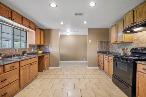 6232 Tenderfoot Trl, Fort Worth TX  76135-9253 exterior