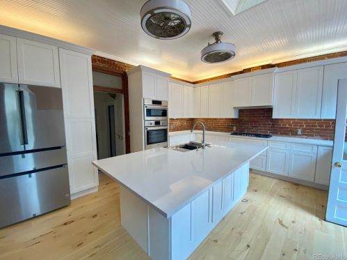 300 Lincoln St, Denver CO  80203-3929 exterior