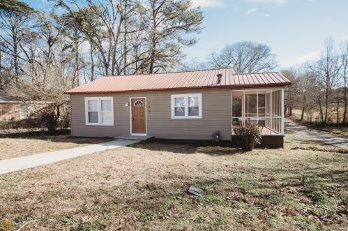 183 Church St, Barnesville, GA 30204-1038