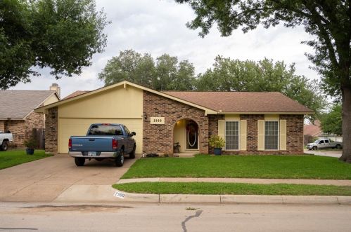 2900 Woodlark Dr, Fort Worth, TX 76123-1009