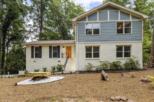 890 Valley Creek Dr, Stone Mountain, GA 30083-4933