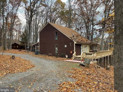 22 Bobcat Dr, Berkeley Springs, WV 25411-6749