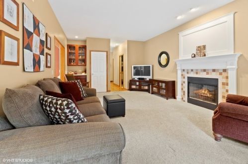 1541 Sandpiper Ln, Bull Valley, IL 60098-3628