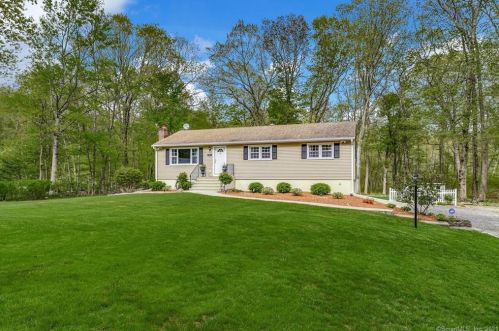 82 Twin Brook Ter, Upper Stepney, CT 06468-1808