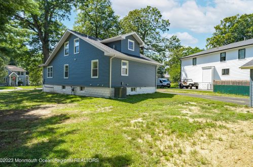 69 Byrnes Ln, Tinton Falls NJ  07724-1507 exterior